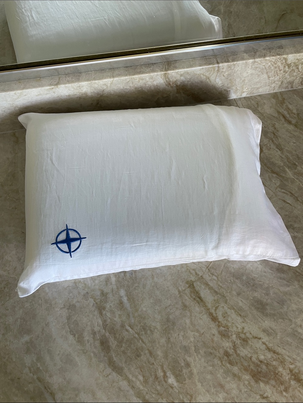 TRAVEL SIZE Tempur-pedic Pillow! UNITED POLARIS! Memory Foam Cool Gel!